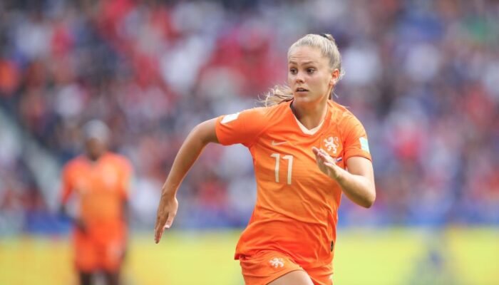 Tak Hanya Jago di Lapangan, Ini Bukti Lieke Martens Sosok Pemimpin Sejati