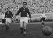 Ferenc Puskás: Legenda Hungaria yang Menaklukkan Dunia Sepak Bola