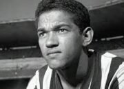 Kisah Nyata Garrincha: Legenda Brasil yang Disanjung Dunia, Tapi Dilupakan di Akhir Hidupnya