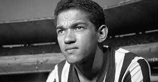 Kisah Nyata Garrincha: Legenda Brasil yang Disanjung Dunia, Tapi Dilupakan di Akhir Hidupnya