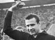 Lev Yashin: Legenda Kiper yang Membungkam Dunia dengan Sarung Tangannya