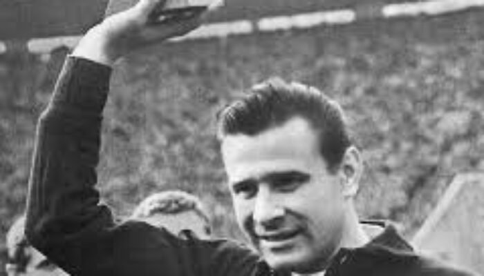 Lev Yashin: Legenda Kiper yang Membungkam Dunia dengan Sarung Tangannya