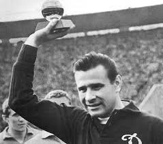Lev Yashin: Legenda Kiper yang Membungkam Dunia dengan Sarung Tangannya